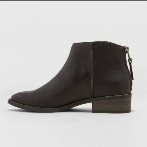 Women’s Emma Short Ankle Booties-multiple sizes available, final reduction - Picture 2 of 7